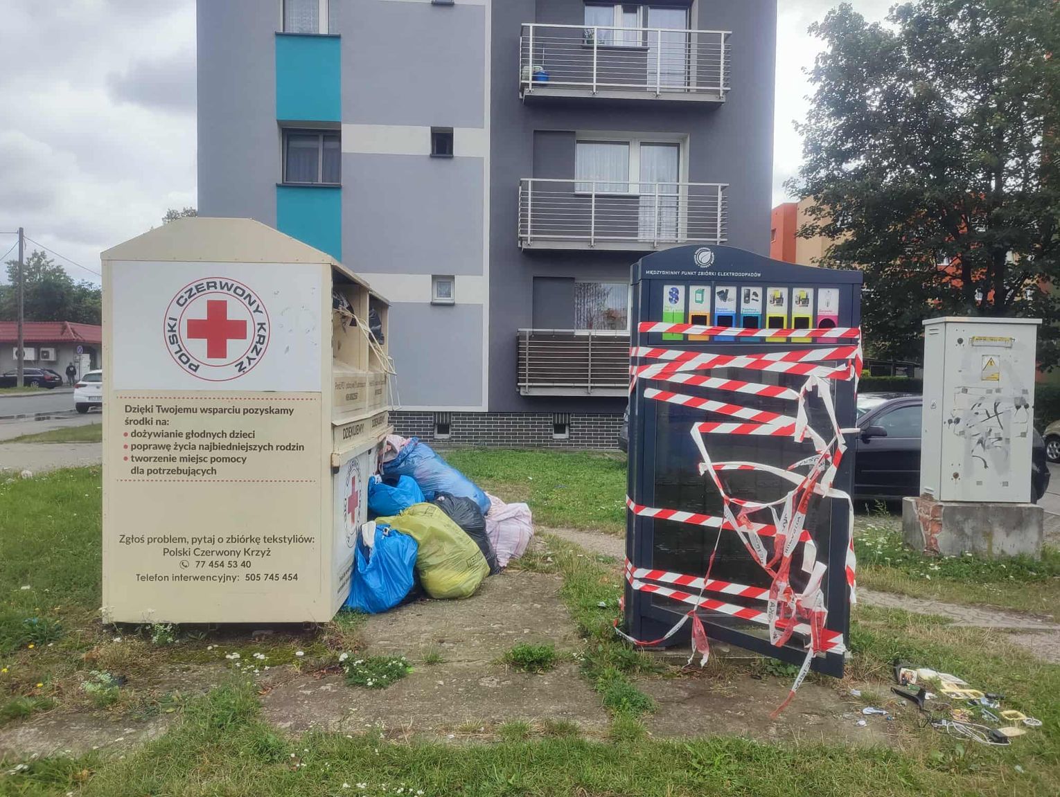 Zdewastowane pojemniki na elektroodpady będą naprawione. Czysty Region zgłosił sprawę na policję