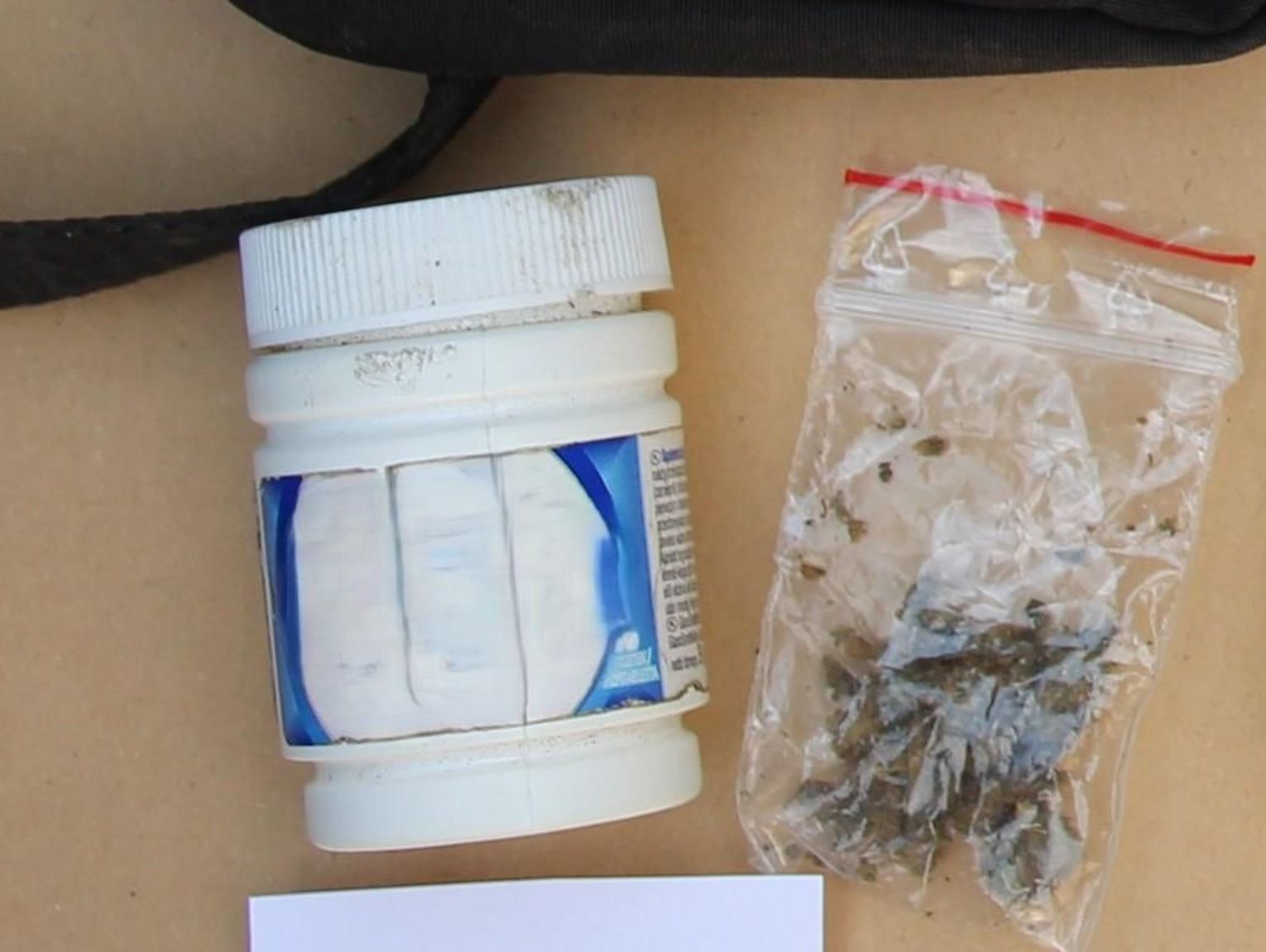 Zgłoszenie o kradzieży zakończyło się zatrzymaniem za posiadanie narkotyków