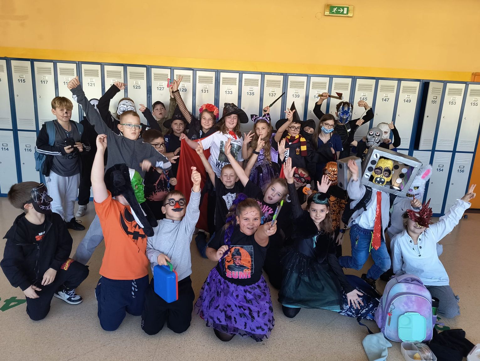 Zjawy, potwory i demony na szkolnych korytarzach. Halloween w Publicznej Szkole Podstawowej nr 9
