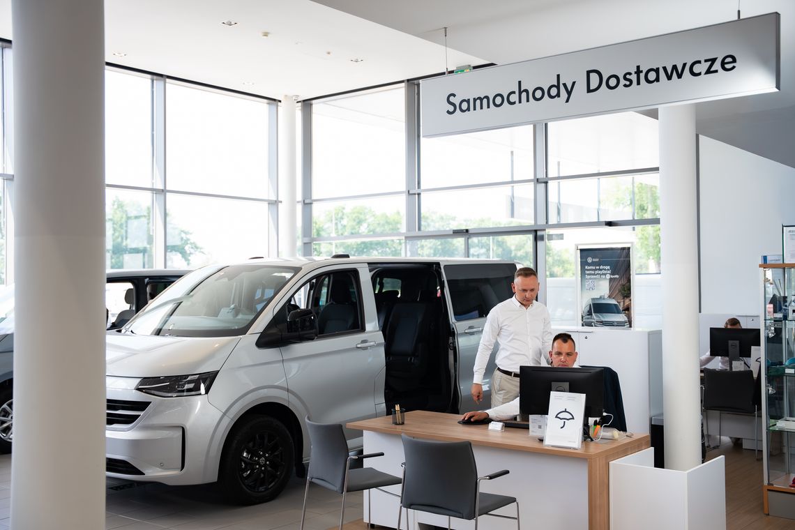 10 lat Volkswagena Craftera z Polski. Jubileuszowa oferta i samochody dostępne od ręki w LELLEK Opole 10 lat Volkswagena Craftera z Polski. Jubileuszowa oferta i samochody dostępne od ręki w LELLEK Opole