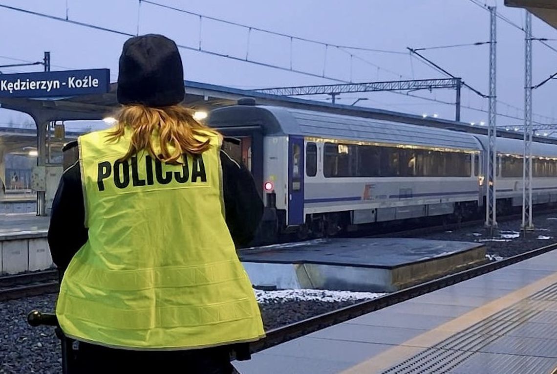 15-letni Czech pomylił pociągi i obudził się w Kędzierzynie-Koźlu. Z pomocą przyszli mu policjanci 15-letni Czech pomylił pociągi i obudził się w Kędzierzynie-Koźlu. Z pomocą przyszli mu policjanci