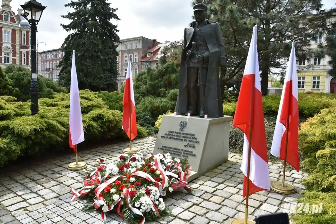 3 maja na Placu Rady Europy. Wspólne świętowanie rocznicy konstytucji w Kędzierzynie-Koźlu