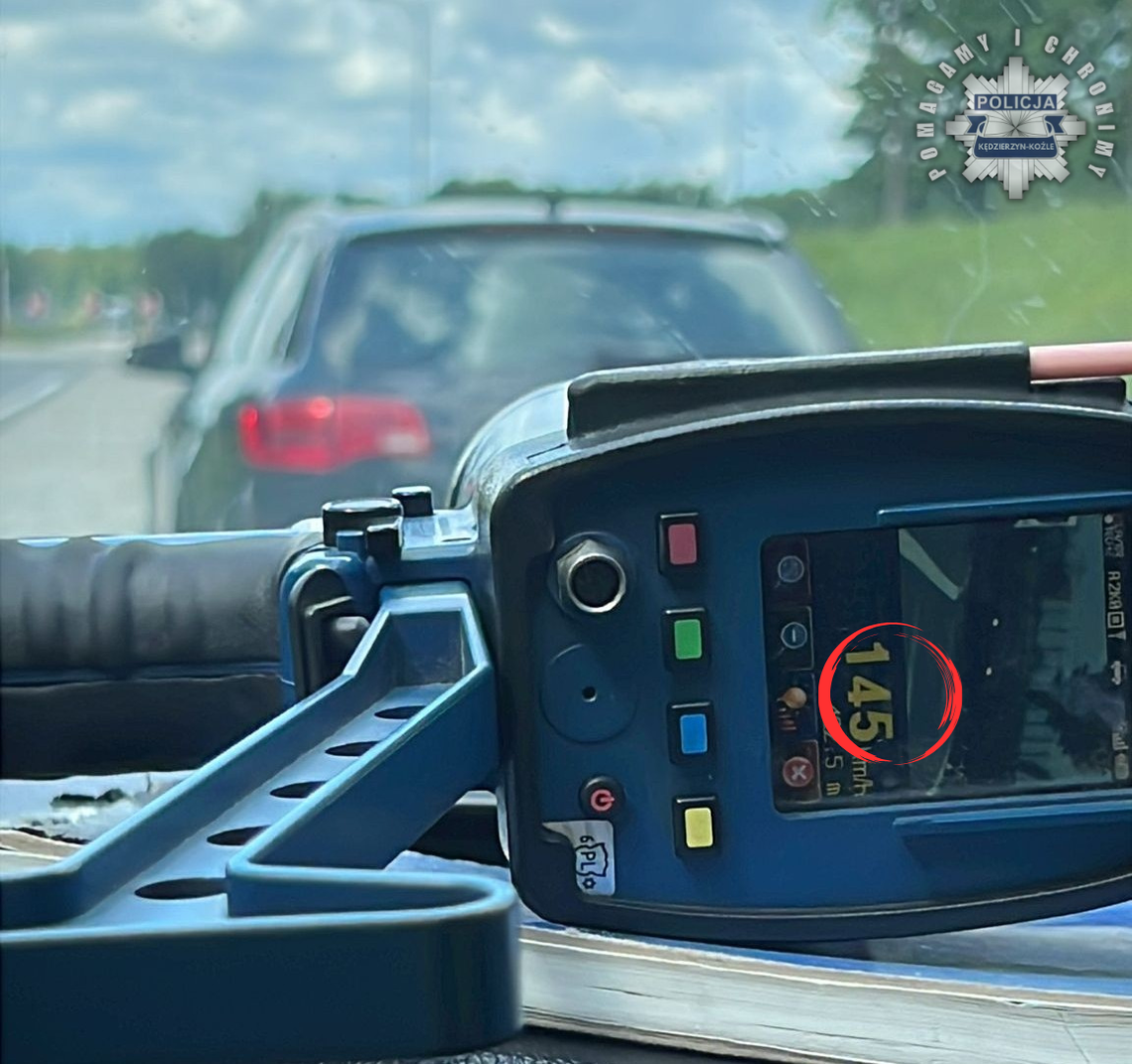 32-latek pędził 145 km/h przez DK40. Mandat, punkty i trzy miesiące bez prawa jazdy 32-latek pędził 145 km/h przez DK40. Mandat, punkty i trzy miesiące bez prawa jazdy