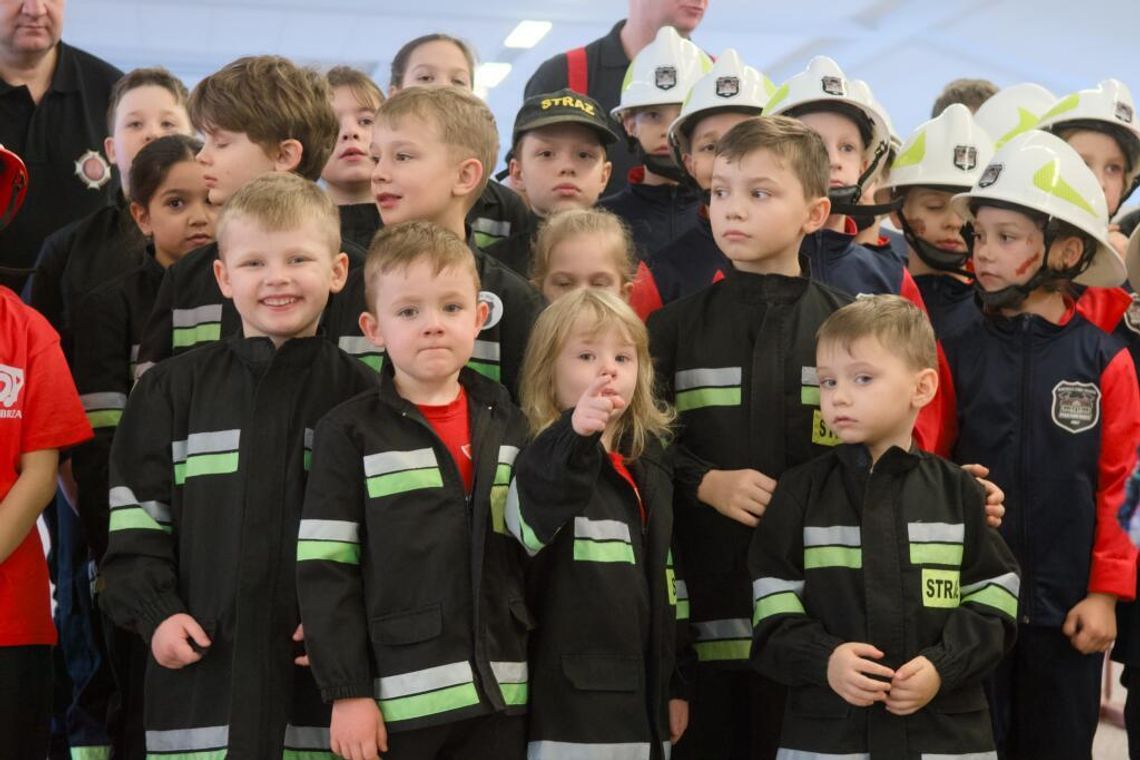 Strażacki weekend w Zakrzowie. Setki młodych druhów na starcie zawodów pożarniczych. ZDJĘCIA