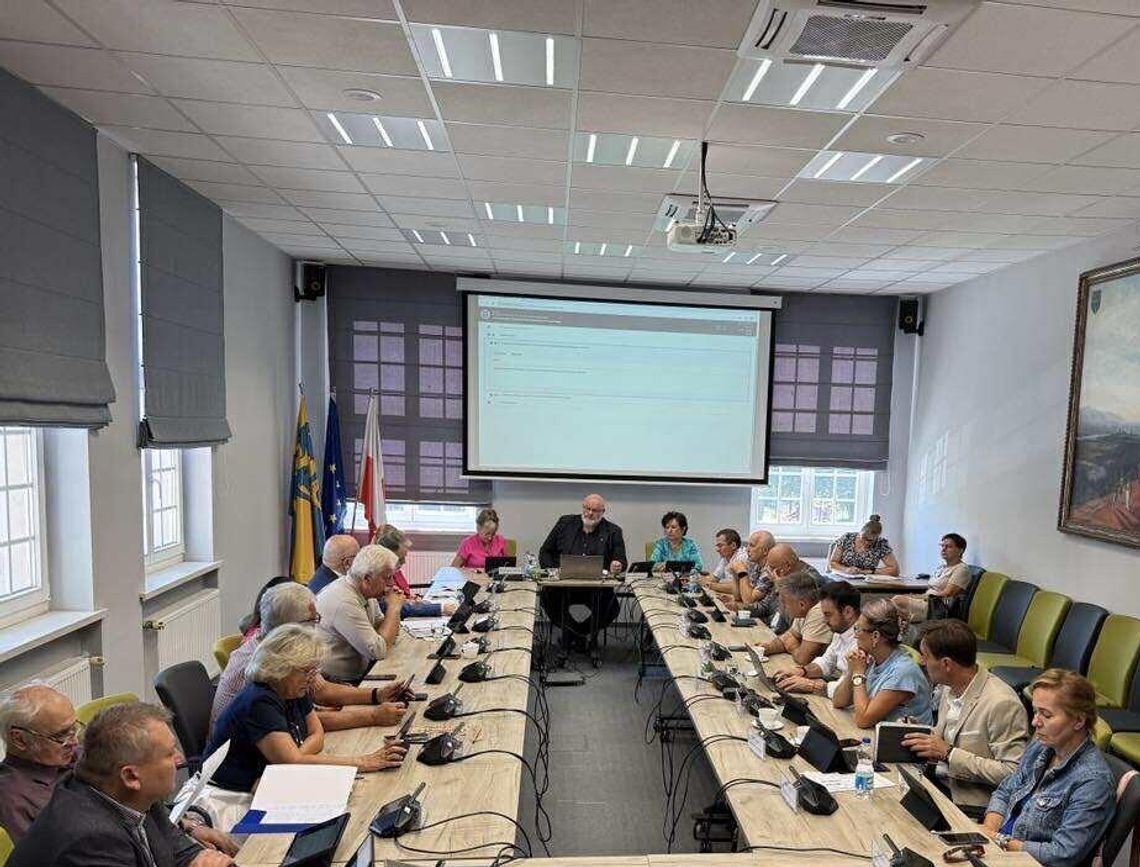 Strzelnica wirtualna, nowe pracownie i rewitalizacja „Szkwału”. Rada Powiatu przyjęła nowe uchwały