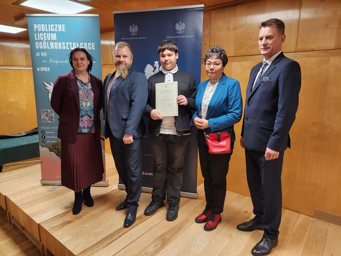 Jest dumą szkoły i właśnie zdobył prestiżowe stypendium premiera. Adrian Piechulik z I Liceum Ogólnokształcącego nagrodzony