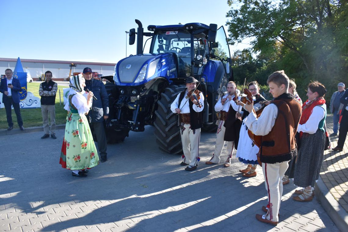 Agrofestiwal w Zakrzowie i otwarcie nowej drogi do ośrodka. Impreza trwa też w niedzielę