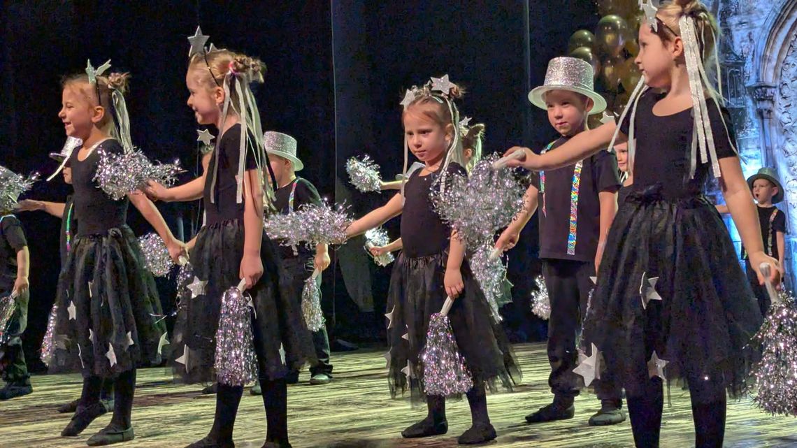 Akademia Szczęśliwego Dziecka otwiera swoje drzwi dla dziadków. Magia na deskach DK "Chemik"