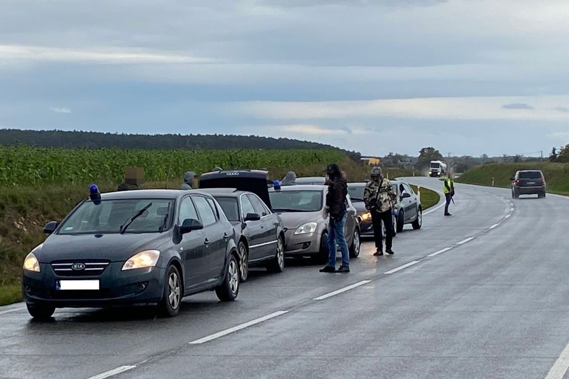 Akcja kryminalnych pod Kędzierzynem-Koźlem. Zatrzymani sprawcy rozboju z nożem