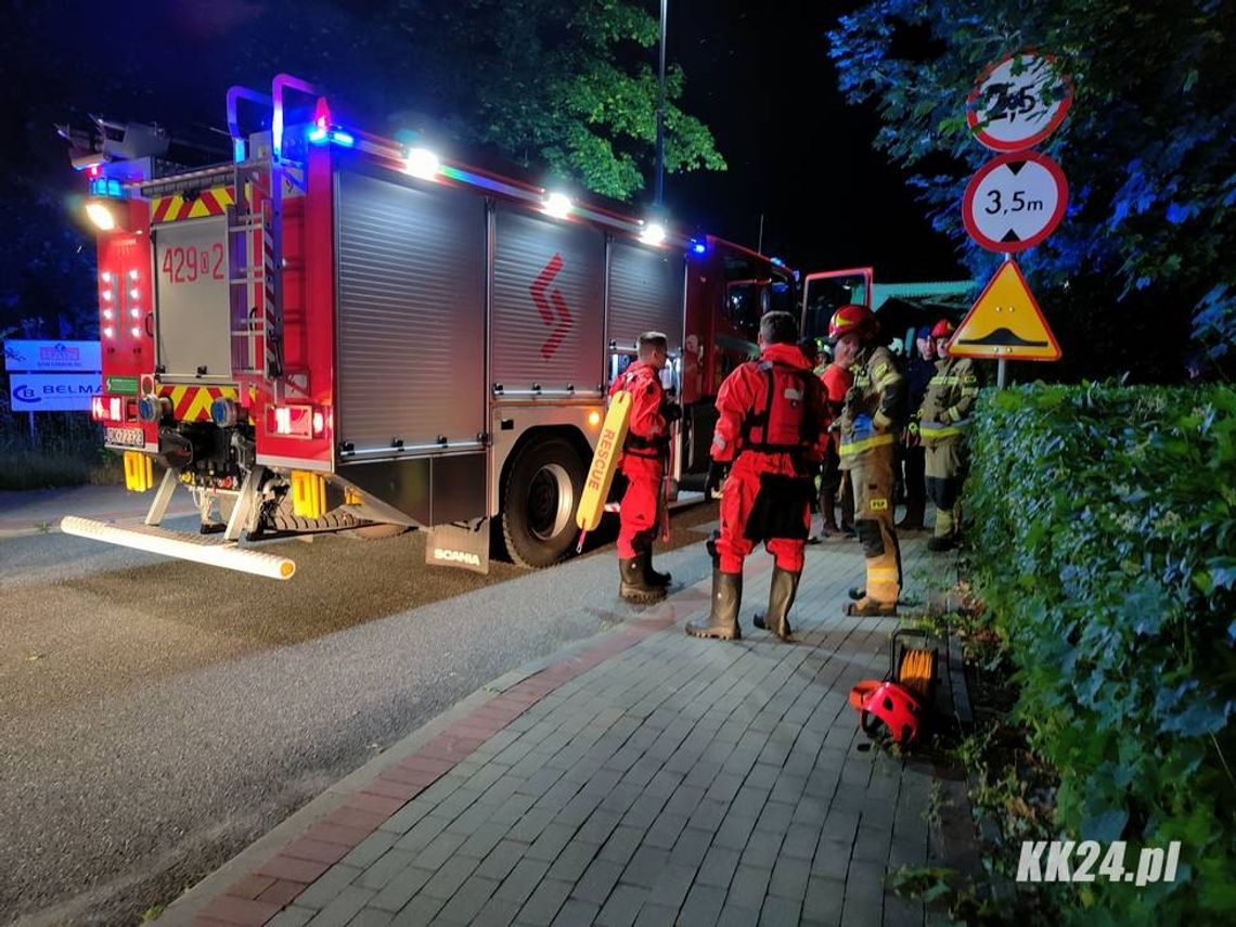 Akcja poszukiwawcza w Blachowni. Na moście stał mężczyzna, który mógł targnąć się na własne życie