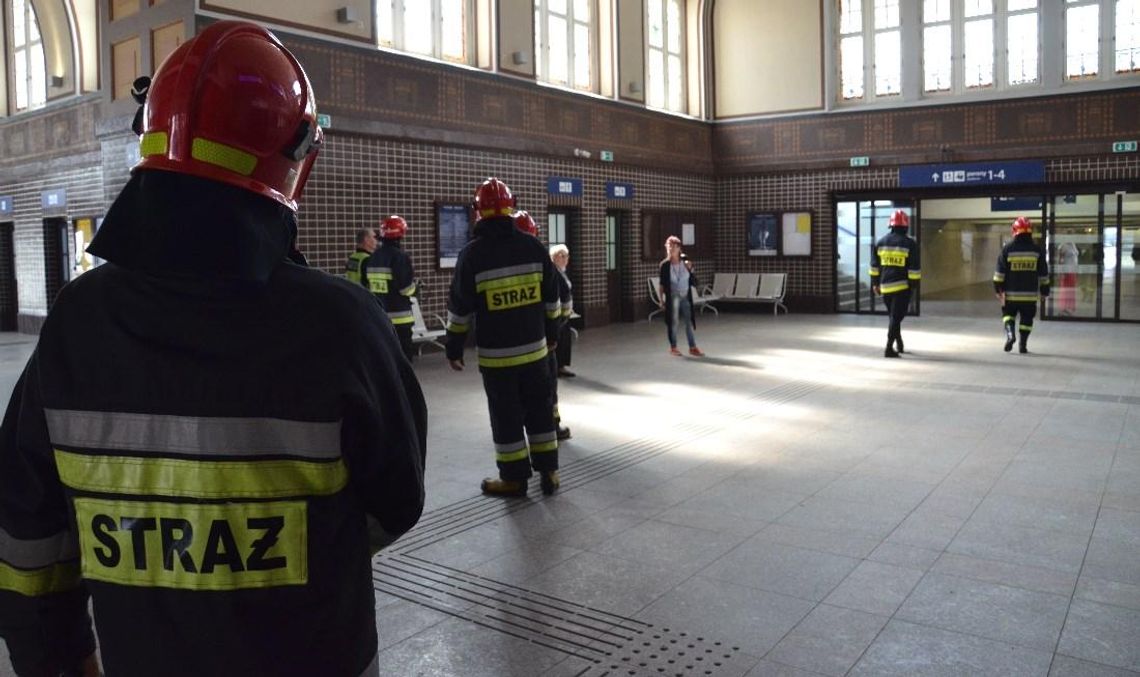 Alarm pożarowy w Śródmieściu. Strażacy kolejny raz bezzasadnie wezwani na dworzec