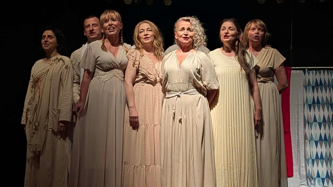 „Amatorzy”, których scena pokochała od pierwszej minuty. Teatr Ludzi Pracujących zachwycił publiczność podczas KKoFFeiny „Amatorzy”, których scena pokochała od pierwszej minuty. Teatr Ludzi Pracujących zachwycił publiczność podczas KKoFFeiny