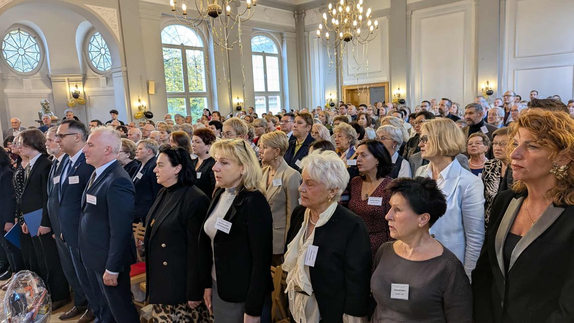 Aula pękała w szwach. Tłumy absolwentów na zjeździe z okazji 80-lecia I Liceum Ogólnokształcącego