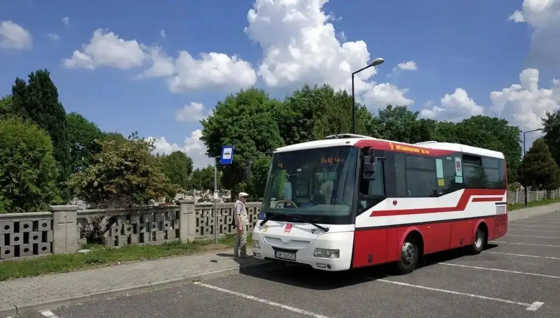 Autobusem dojedziemy na cmentarze. MZK uruchamia pięć dodatkowych linii do nekropolii