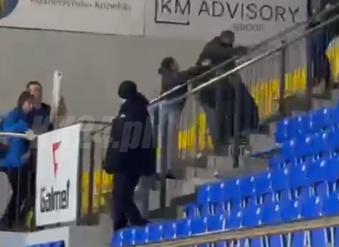 Awantury i bójka po meczu siatkówki w Kędzierzynie-Koźlu. Policja prowadzi czynności. WIDEO Awantury i bójka po meczu siatkówki w Kędzierzynie-Koźlu. Policja prowadzi czynności. WIDEO