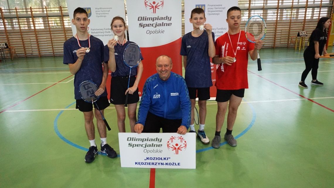 Badmintoniści z Kędzierzyna-Koźla z powodzeniem startowali w zawodach regionalnych Olimpiad Specjalnych. ZDJĘCIA