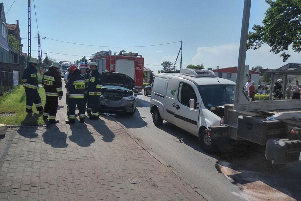 Bardzo niefortunna kolizja w Reńskiej Wsi. Ogromny korek po zderzeniu trzech aut