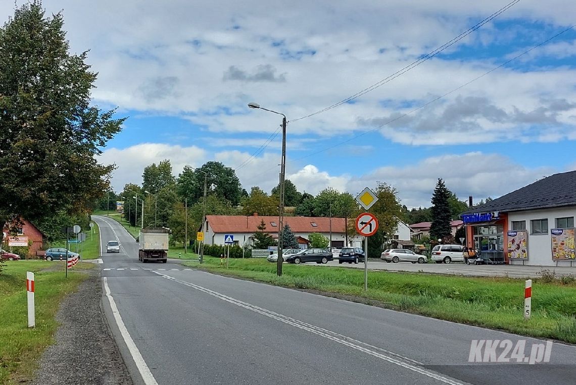 Bezpieczniej na DK45. Chodniki i doświetlone przejścia w Polskiej Cerekwi i Ciężkowicach