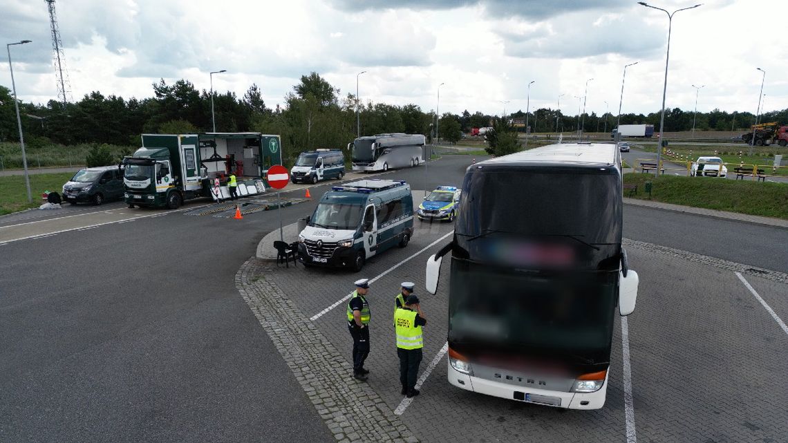 „Bezpieczny autokar” w województwie opolskim. Inspektorzy WITD prowadzili masowe kontrole