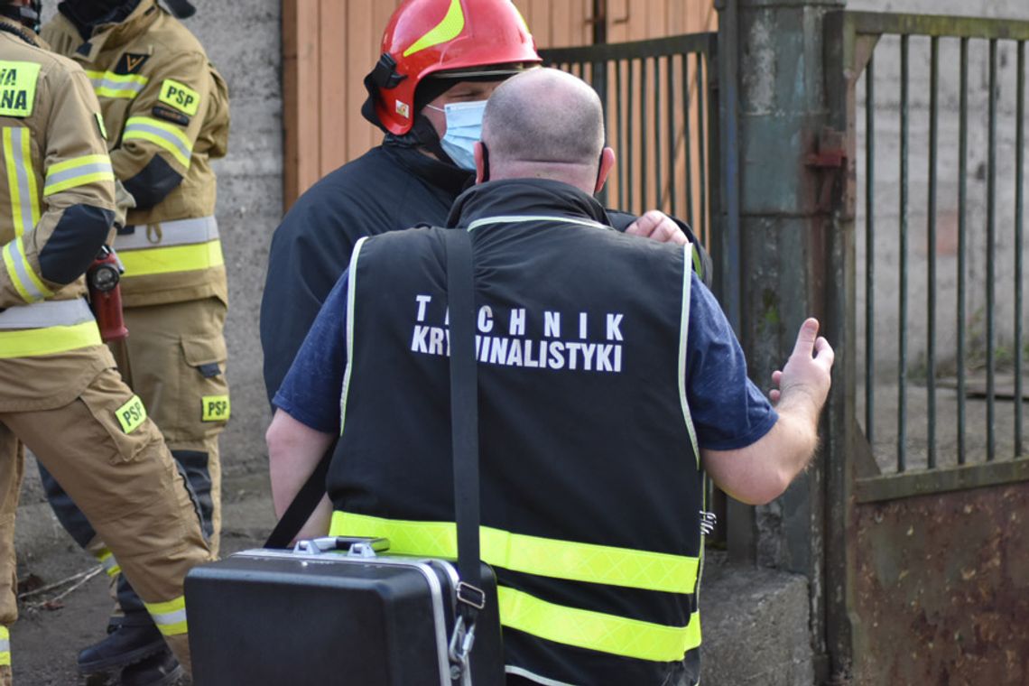 Blisko 600 zbiorników z nieznanymi chemikaliami w Koźlu Porcie. Służby weszły do kolejnych magazynów