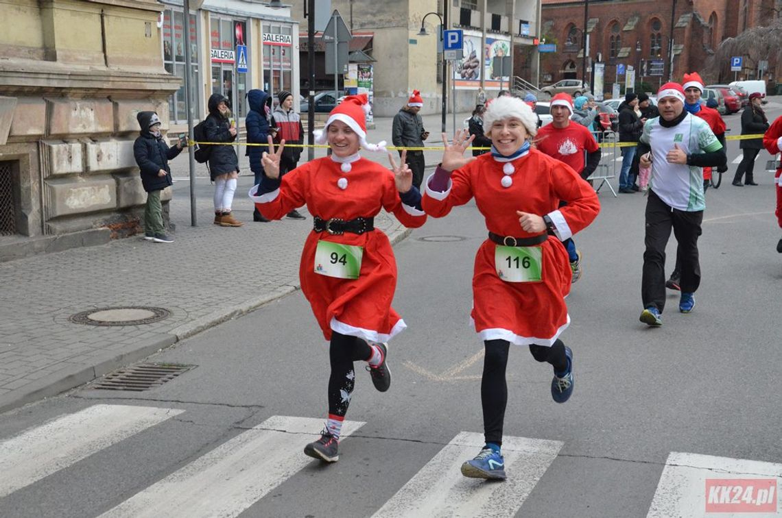 Blisko pół tysiąca Mikołajów przebiegło ulicami Koźla. FOTOREPORTAŻ