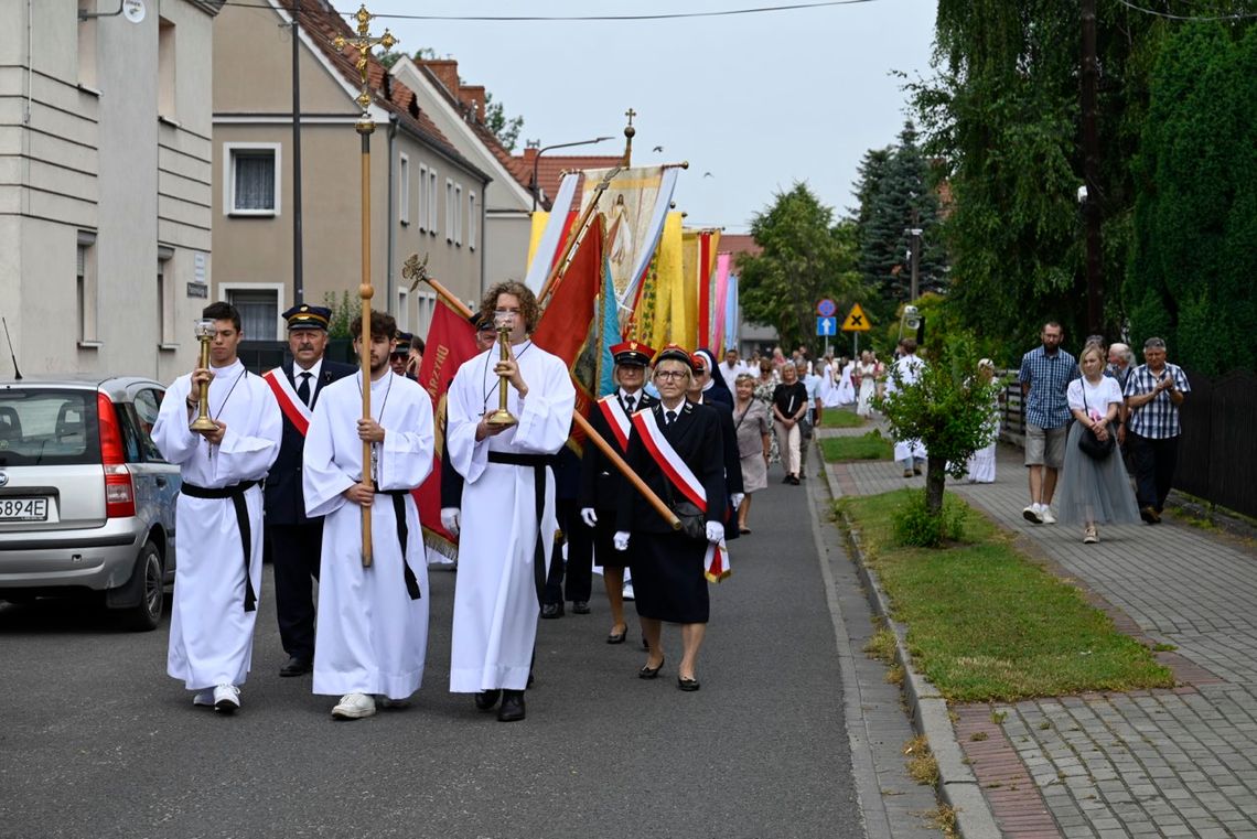 Boże Ciało na Pogorzelcu. Procesja przeszła ulicami parafii. WIDEO