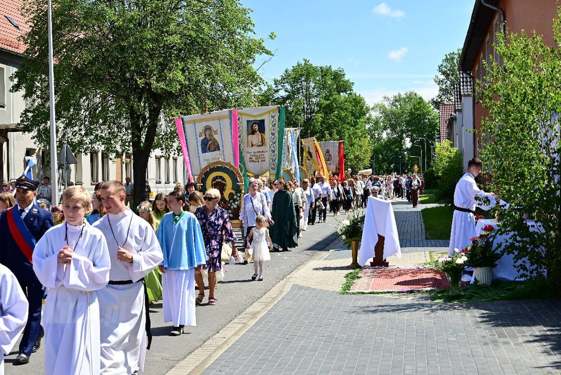 Cztery ołtarze i wspólna modlitwa. Boże Ciało w parafii św. Eugeniusza de Mazenod