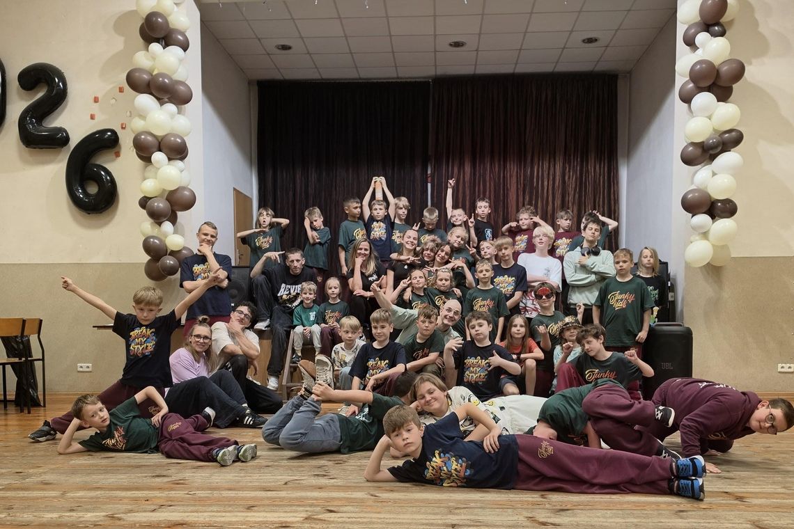 Breakdance i gimnastyka artystyczna na wyjątkowych warsztatach! Funky Kids na nocowance pełnej bitów Breakdance i gimnastyka artystyczna na wyjątkowych warsztatach! Funky Kids na nocowance pełnej bitów