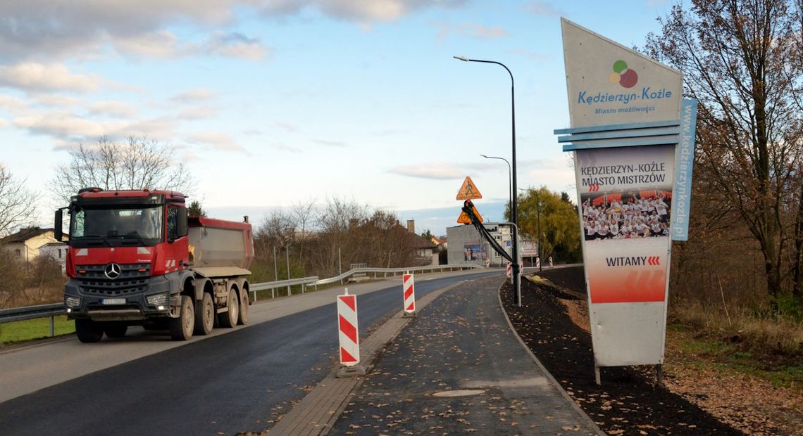 Budowa nowej ścieżki z Koźla do trasy na zamkniętej linii kolejowej na finiszu. ZDJĘCIA