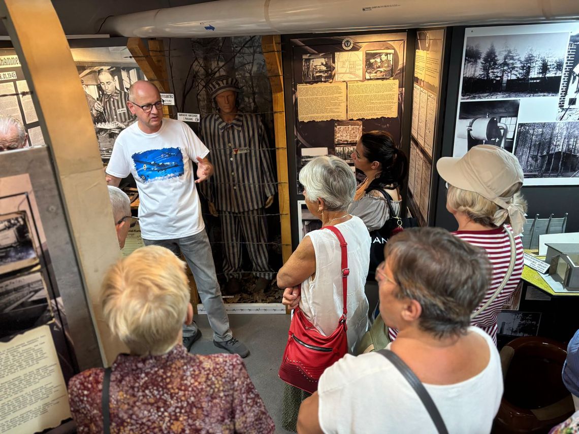 Bunkier, alianckie naloty i historie sprzed 80 lat. Seniorzy ruszyli śladem przeszłości