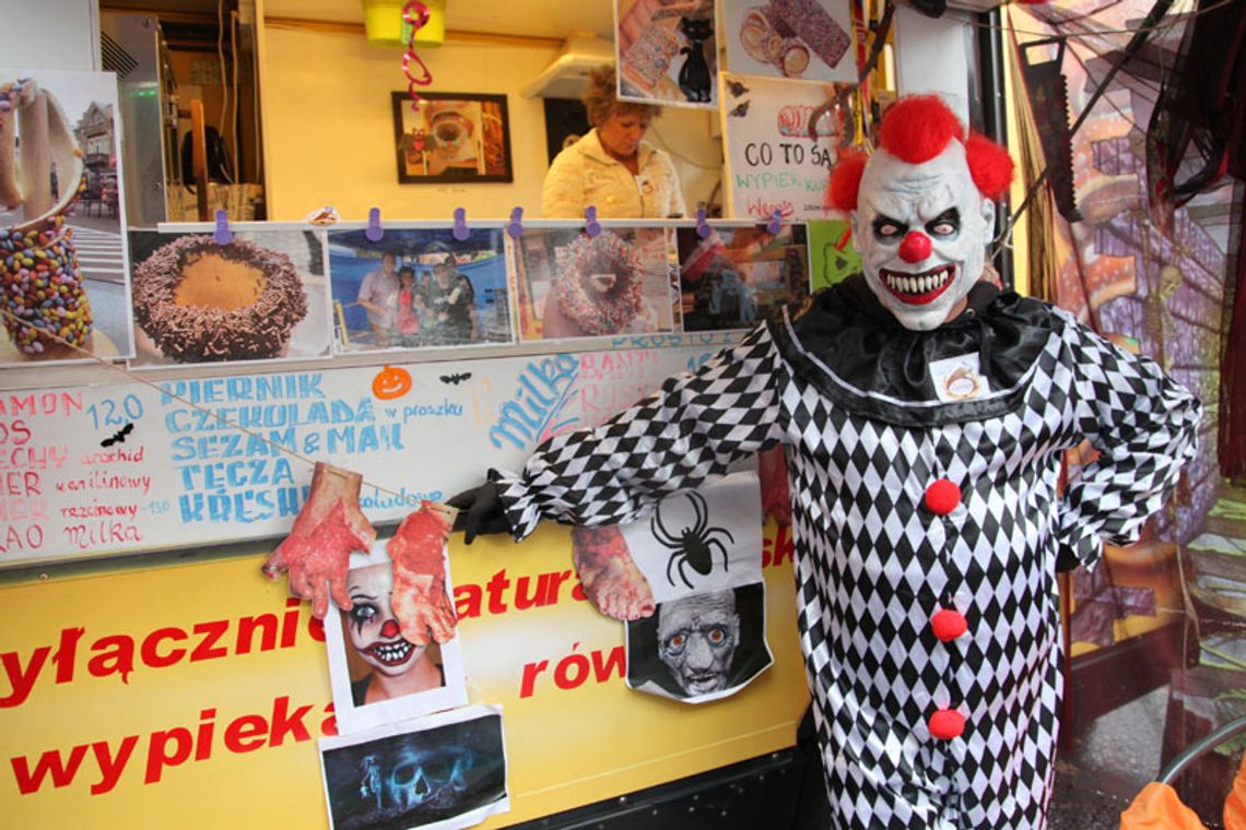 Burgery na grillach, langosze się smażą. W Kędzierzynie-Koźlu trwa halloweenowy zlot food trucków