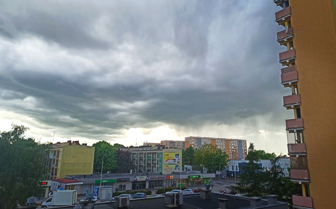 Burzowej aury ciąg dalszy. Meteorolodzy wydali kolejne ostrzeżenie dla naszego powiatu