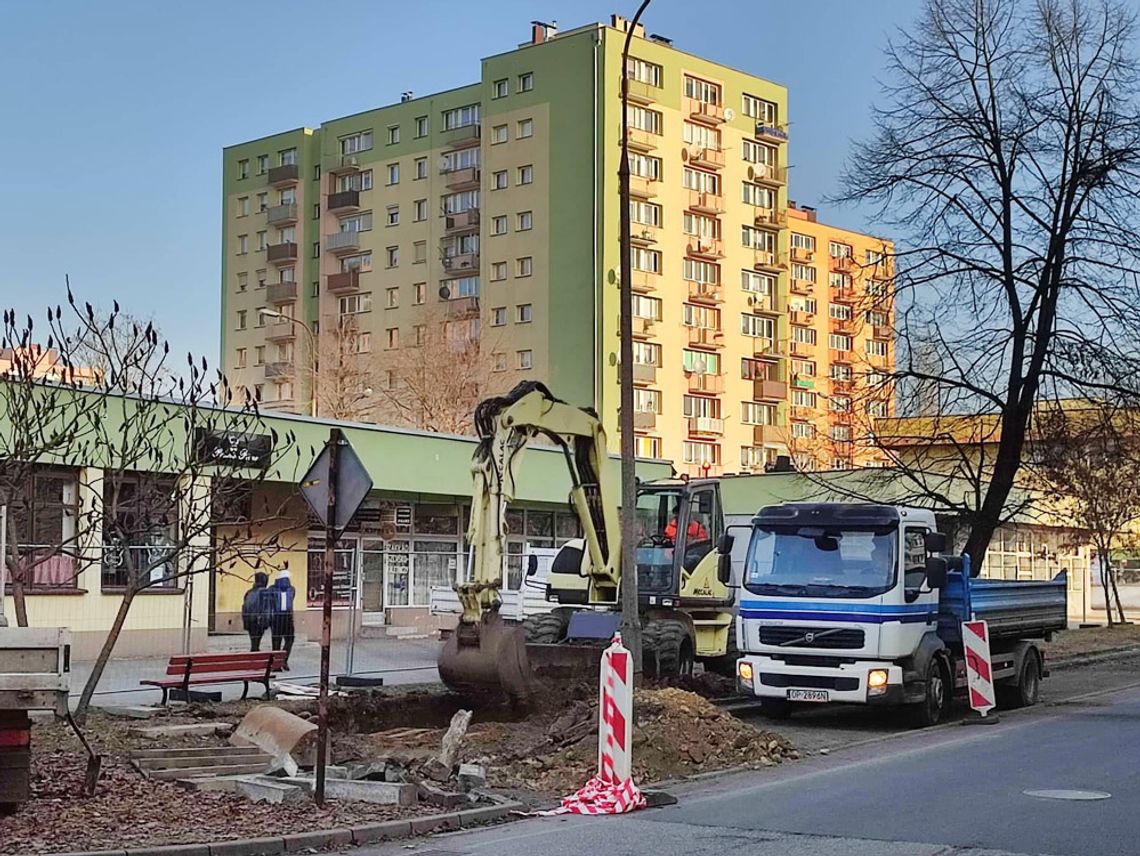 Był parking równoległy, będzie prostopadły. Przebudowa na ulicy Harcerskiej