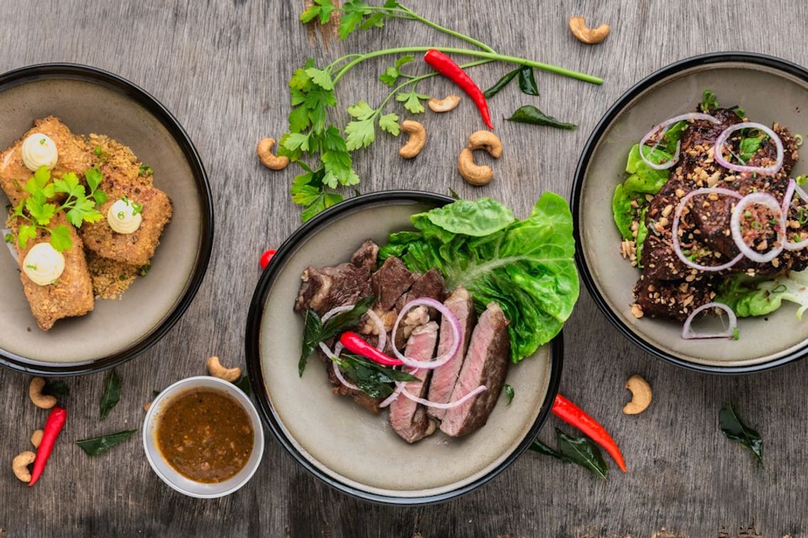 Catering na imprezę firmową — jak wybrać i na co uważać?