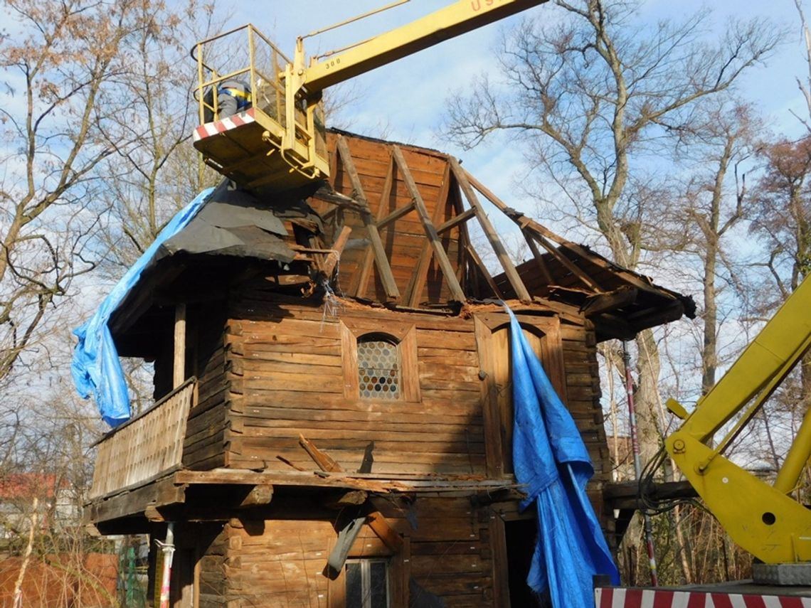 Chatka syberyjska ze Sławięcic trafi do Muzeum Wsi Opolskiej. Rozbiórka 200-letniego zabytku