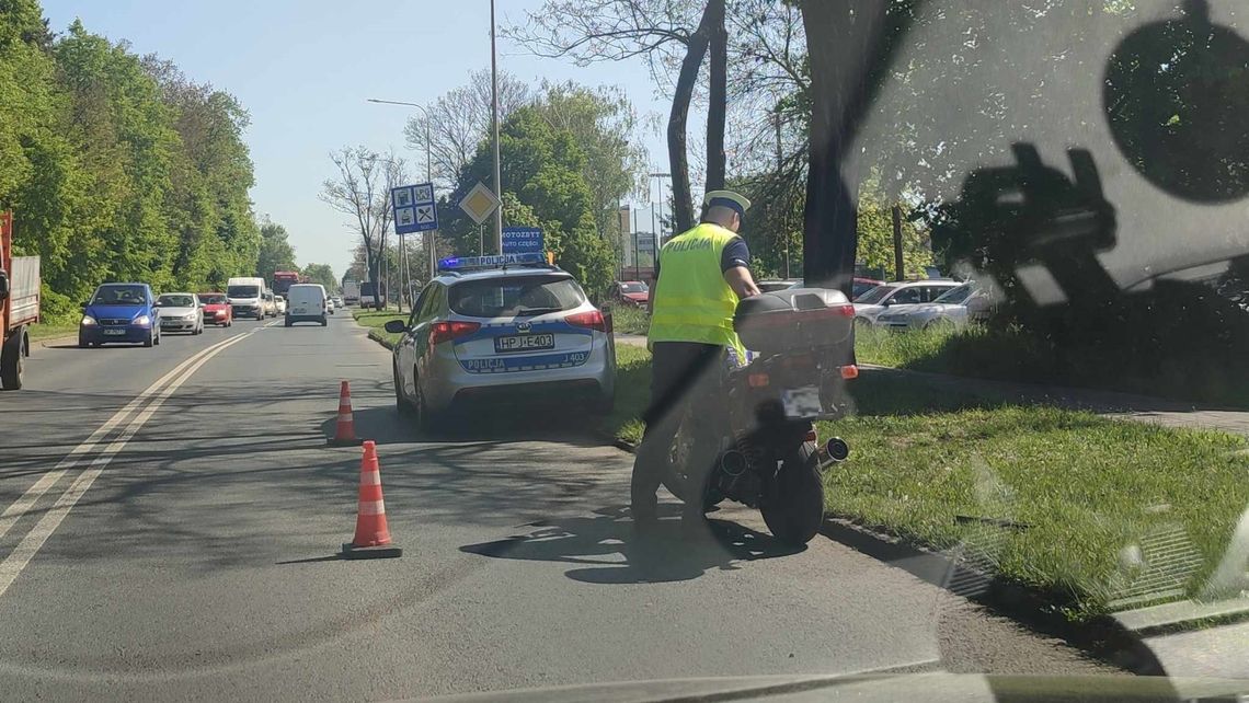 Chciał uniknąć zderzenia i spadł z motocykla. Kierowca jednośladu zabrany do szpitala