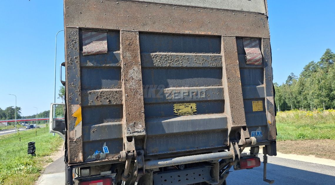 Ciężarówka w fatalnym stanie zatrzymana na obwodnicy miasta. Liczne usterki i brak badań