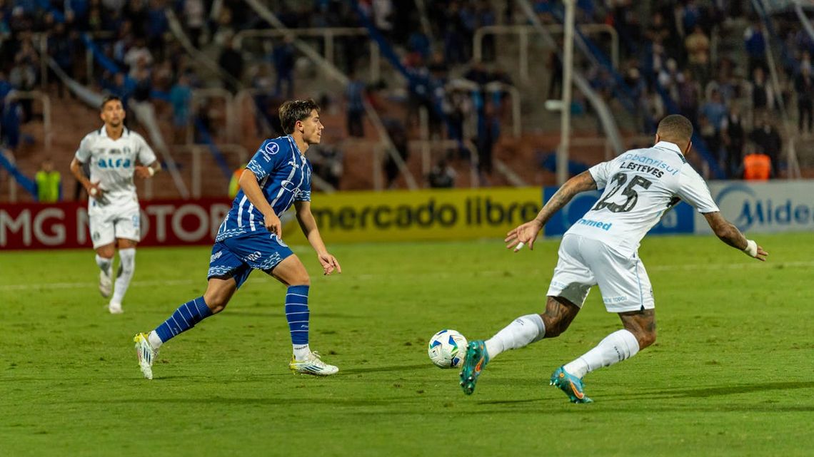 Co oznacza wyjście bramkarza poza pole karne w piłce nożnej?