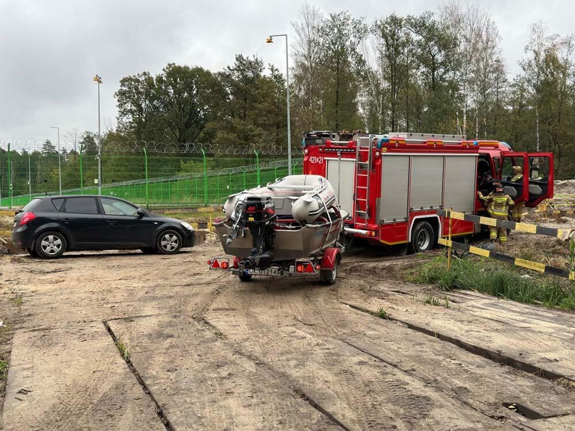 Ludzka czaszka i kości znalezione w lesie na osiedlu Piastów. Służby na miejscu. Policja pracuje nad identyfikacją