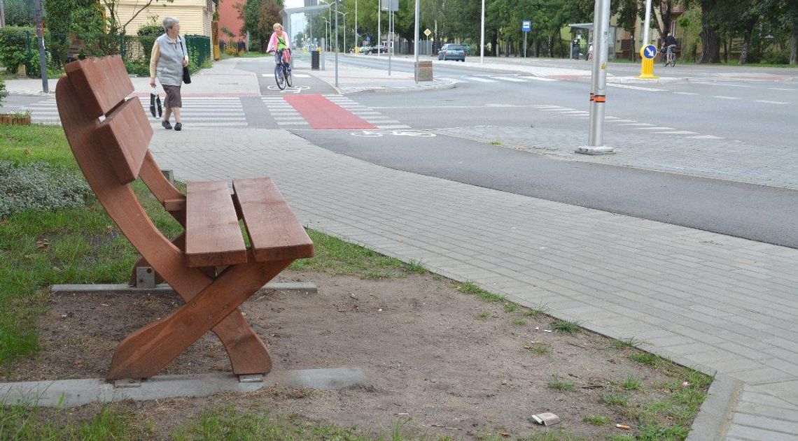 Czekają już blisko pół roku. Dlaczego przy Kozielskiej wciąż nie ma ławek?