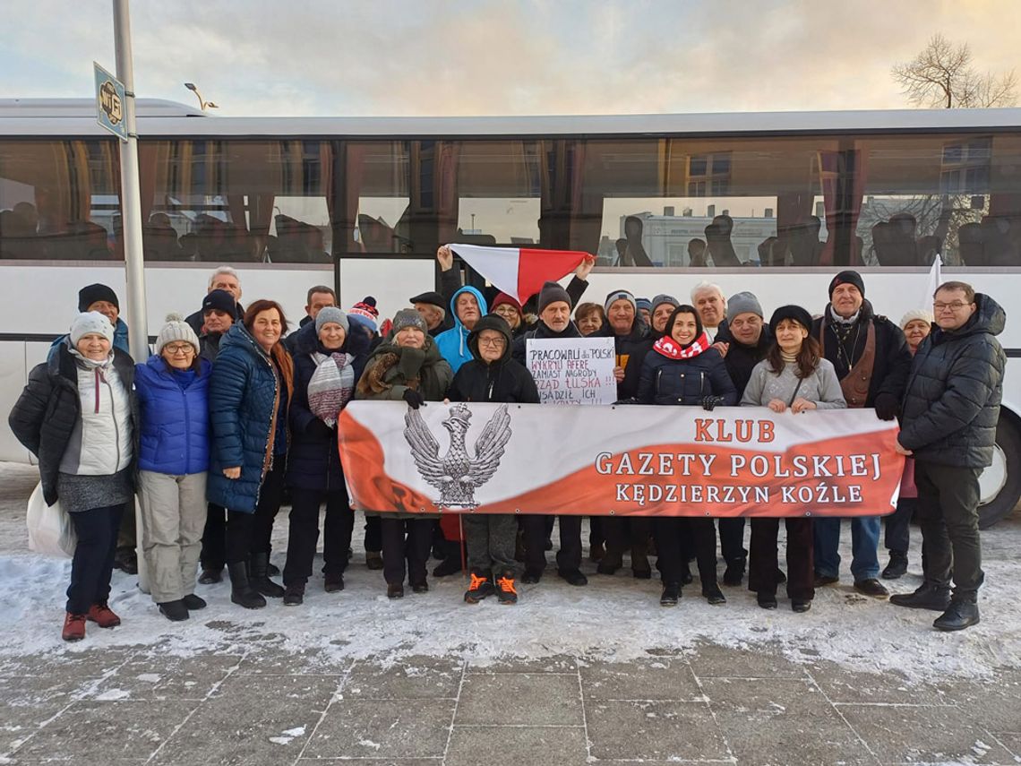 Członkowie Klubu Gazety Polskiej z Kędzierzyna-Koźla  jadą demonstrować do Warszawy na Protest Wolnych Polaków