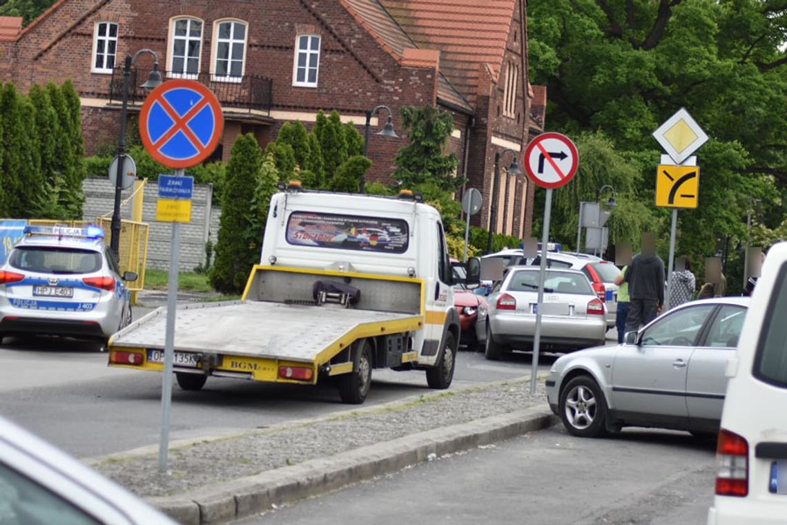 Czołowe zderzenie dwóch audi w Koźlu. Ulica przez godzinę była zablokowana