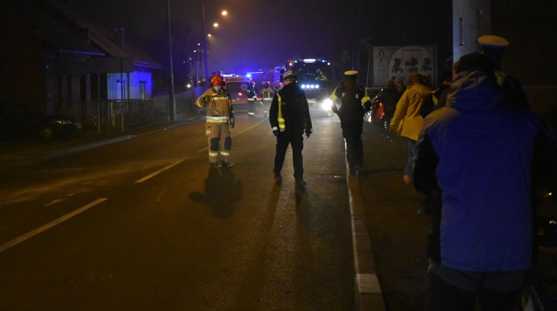 Czołowe zderzenie dwóch samochodów w Blachowni. Sprawca był pijany. ZDJĘCIA