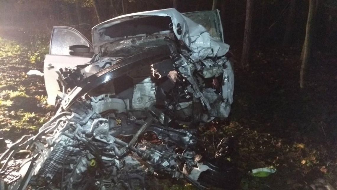 Czołowe zderzenie skody i volkswagena. Trzy osoby zostały poszkodowane. ZDJĘCIA