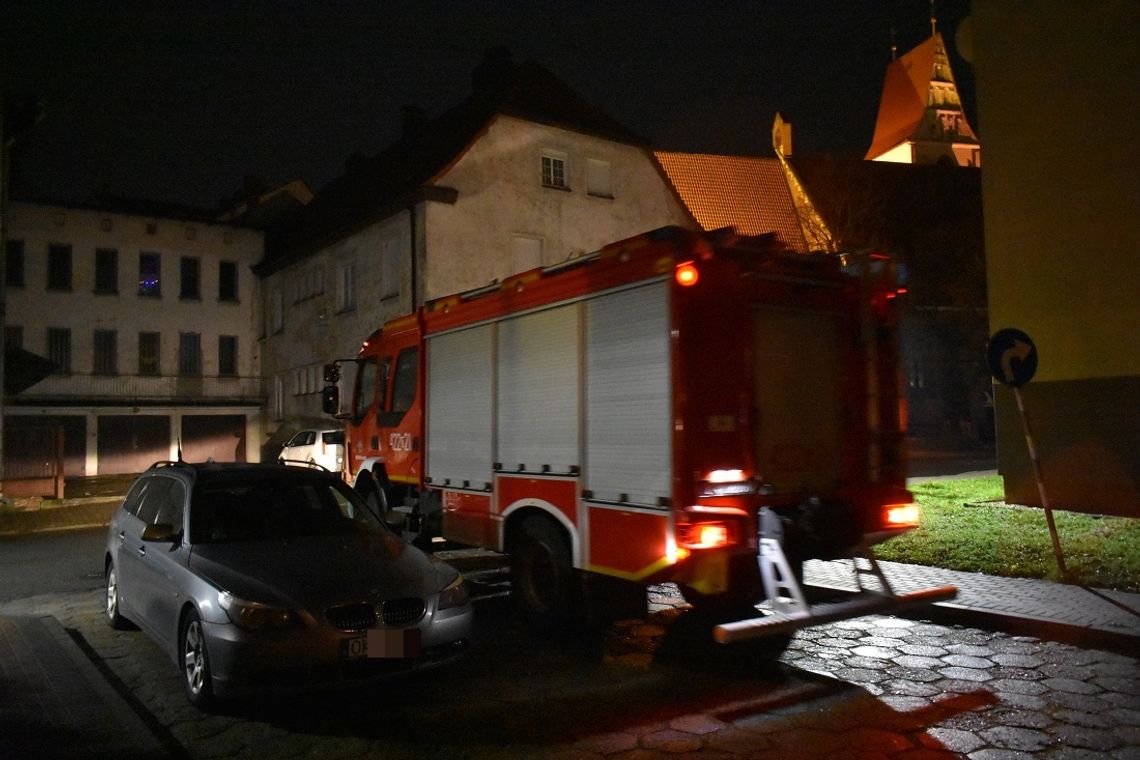 Czujka tlenku węgla zaalarmowała. Interwencja strażaków w Koźlu