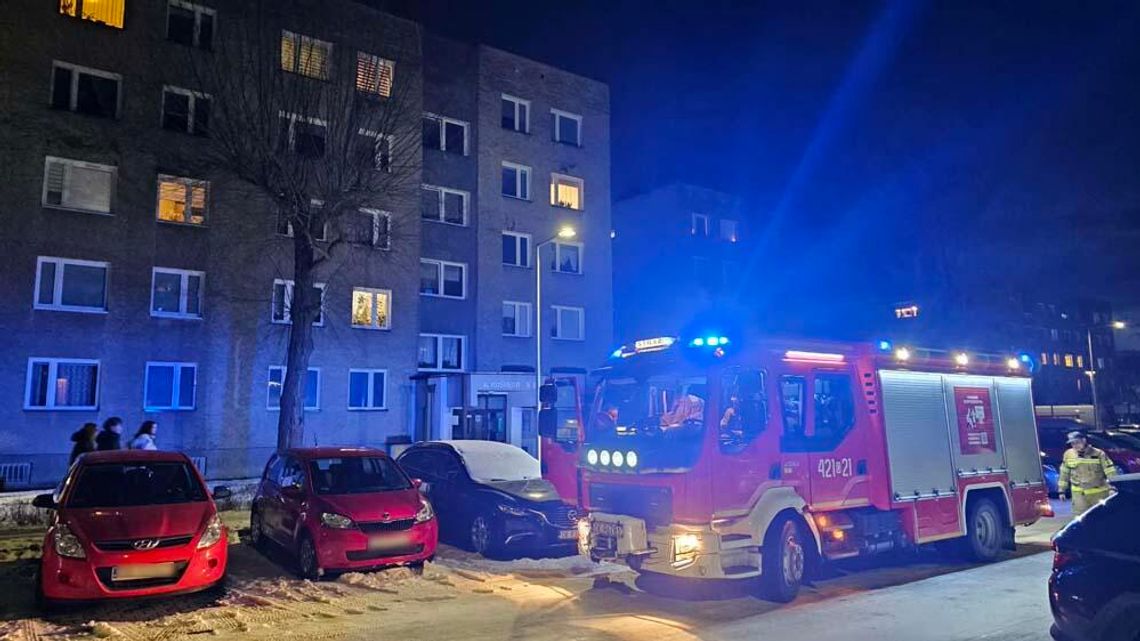 Czujnik tlenku węgla zaalarmował mieszkańców bloku przy Kośnego 5. Interweniowali strażacy Czujnik tlenku węgla zaalarmował mieszkańców bloku przy Kośnego 5. Interweniowali strażacy