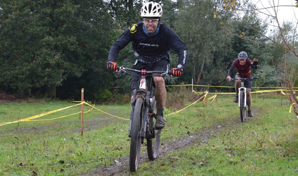 Czwarty cross duathlon Twierdza. Zawodnicy rywalizowali na kozielskiej wyspie. FOTOREPORTAŻ