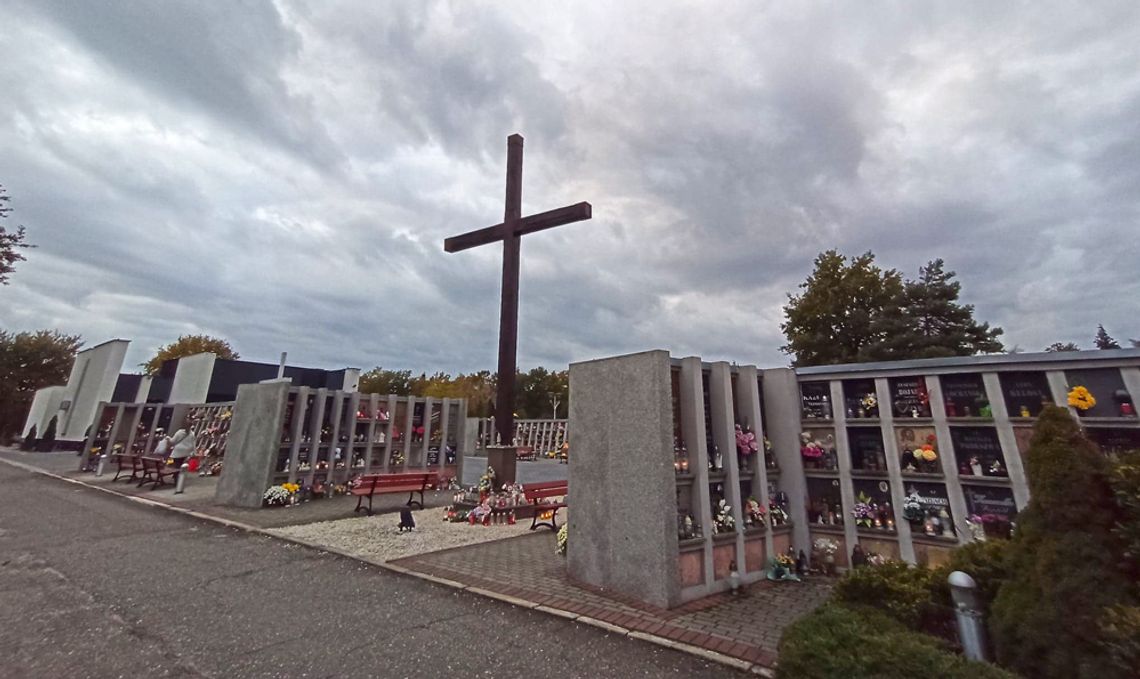 Czy cmentarze na Wszystkich Świętych zostaną zamknięte? Liczba nowych zakażeń stale rośnie