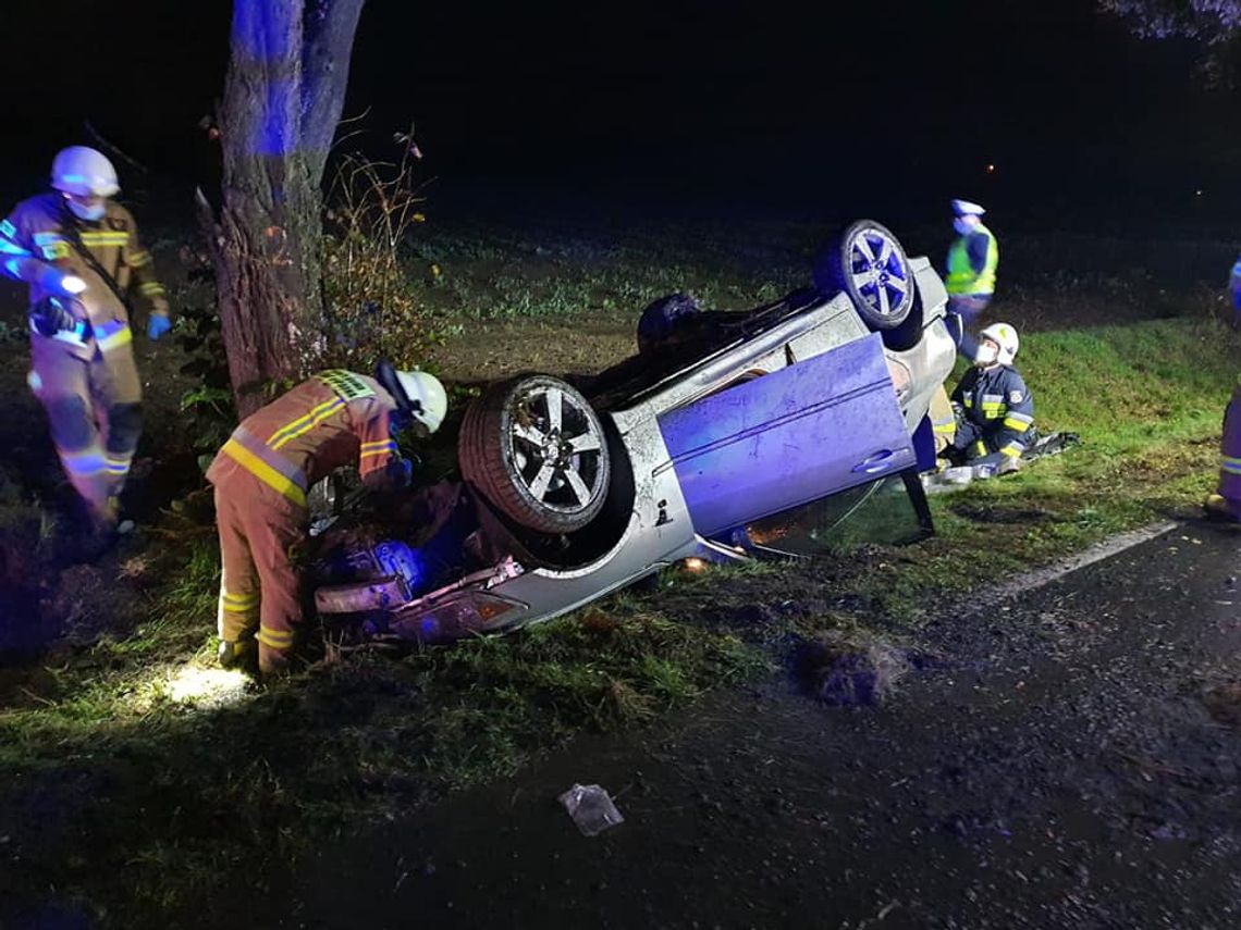 Dachowanie lexusa na drodze krajowej nr 45. Policja przekazuje okoliczności sobotniego zdarzenia