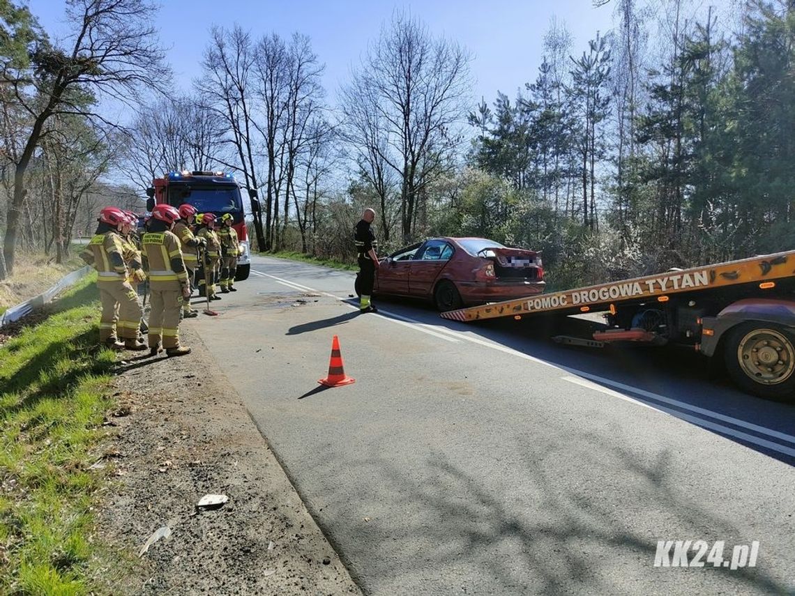 Dachowanie na drodze do Januszkowic. Kierowca bmw stracił panowanie nad samochodem